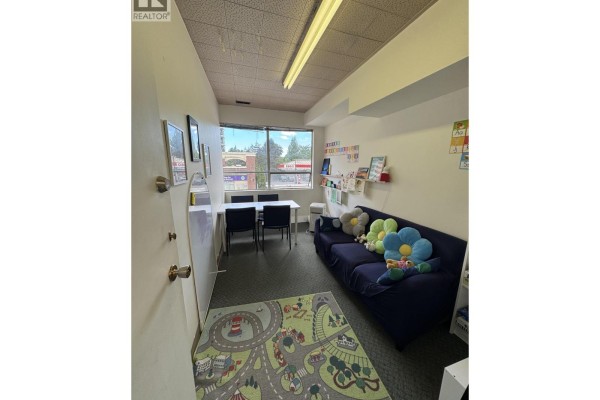 103 773 Sixth Street, New Westminster, BC V3L3C6 Photo 5