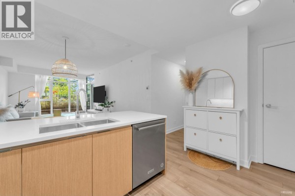 103 8940 University Crescent, Burnaby, BC V5A0E7 Photo 3