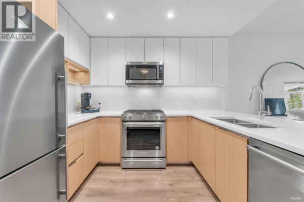 103 8940 University Crescent, Burnaby, BC V5A0E7 Photo 4