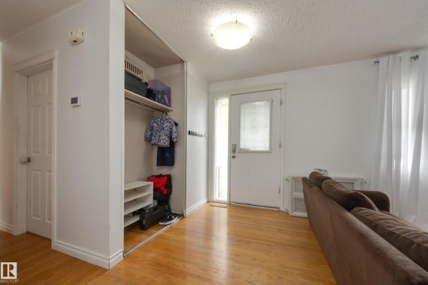 Kitchen - 103 Acacia Co, Sherwood Park, AB T8A1K7 Photo 2
