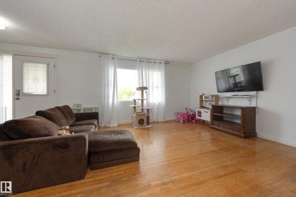 Family room - 103 Acacia Co, Sherwood Park, AB T8A1K7 Photo 3