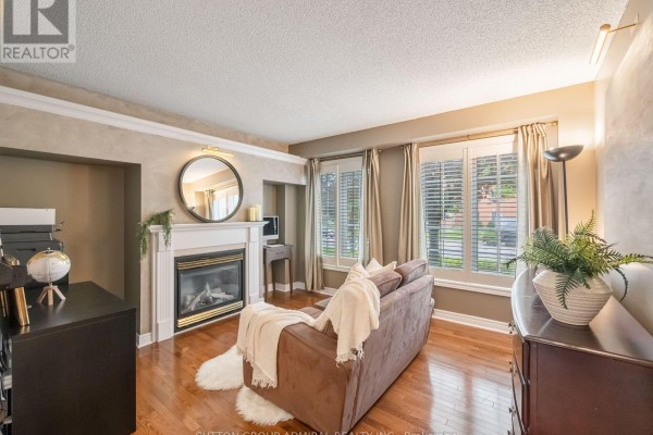 Dining room - 103 America Avenue, Vaughan, ON L6A2X8 Photo 5