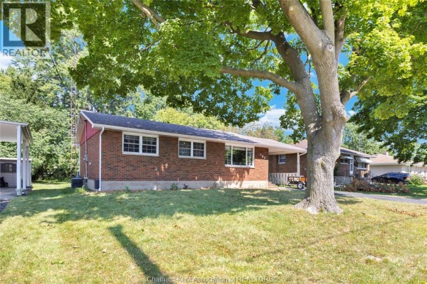 Laundry room - 103 Coverdale Street, Chatham, ON N7L2V1 Photo 2