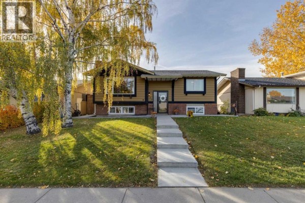 Living room - 103 Dovercrest Way Se, Calgary, AB T2B2L8 Photo 2
