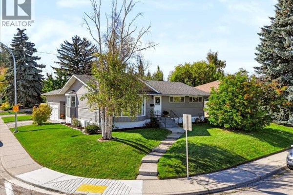 4pc Bathroom - 103 Grafton Drive Sw, Calgary, AB T3E4W4 Photo 2