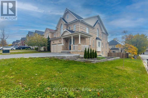 Living room - 103 Herefordshire Crescent, Newmarket, ON L3X3K8 Photo 2