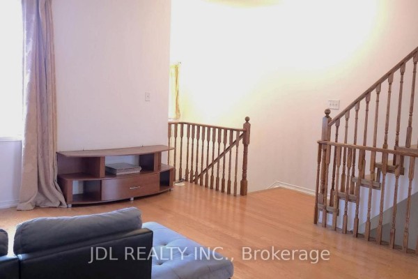 Kitchen - 103 John Bell Crescent, Toronto, ON M1L0G5 Photo 3