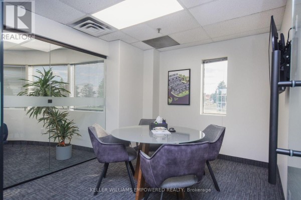 103 K - 60 Granton Drive, Richmond Hill, ON L4B2N6 Photo 4