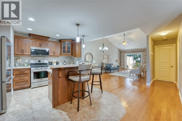 Family room - 103 Kimball Drive, Essex, ON N8M0B7 Photo 4