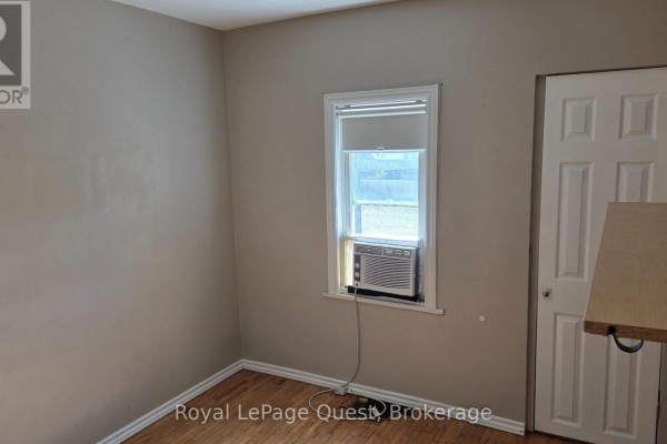 Kitchen - 103 Mississaga Street W, Orillia, ON L3V3A9 Photo 4