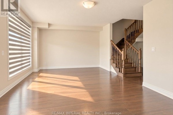 Great room - 103 Mumbai Drive, Markham, ON L3S3K5 Photo 2
