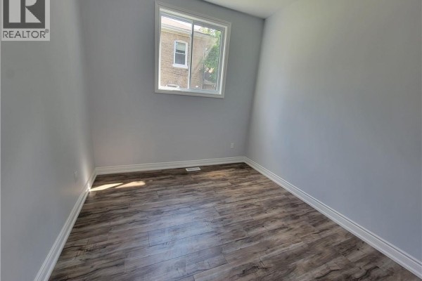 103 Peel Street, Brantford, ON N3S5M3 Photo 3