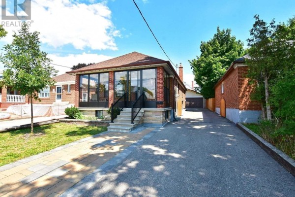 Dining room - 103 Richardson Avenue, Toronto, ON M6M3S2 Photo 2