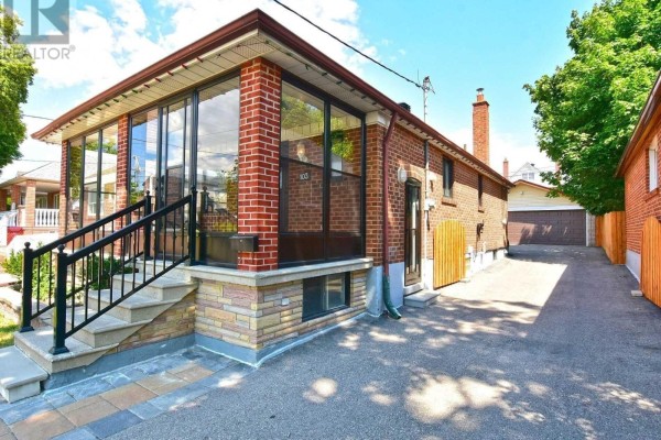 Kitchen - 103 Richardson Avenue, Toronto, ON M6M3S2 Photo 3