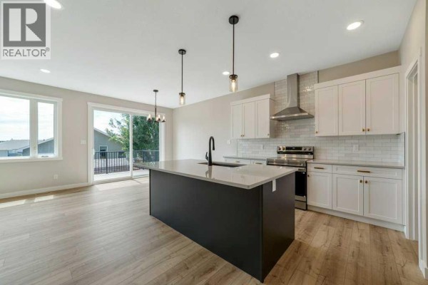 5pc Bathroom - 103 Riverford Close W, Lethbridge, AB T1K8E6 Photo 5