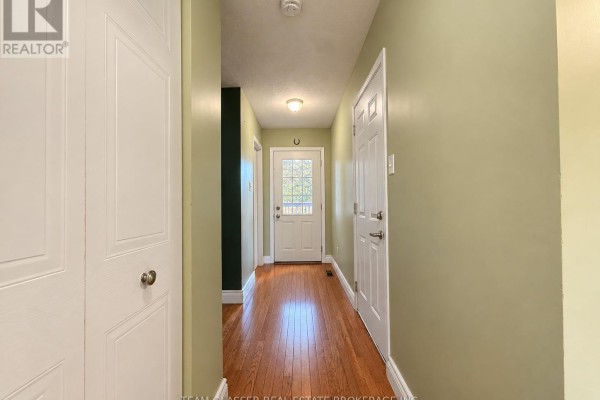 103 Rossmore Court, London South, ON N6C6B7 Photo 5