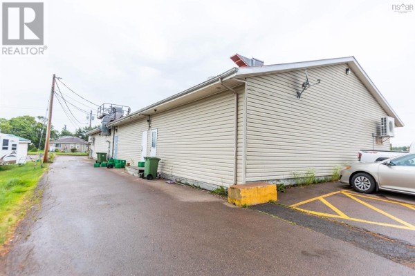103 South Albion Street, Amherst, NS, photo 3