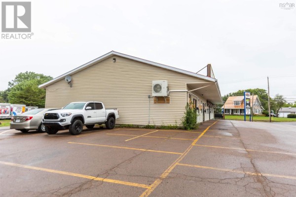 103 South Albion Street, Amherst, NS B4H2X2 Photo 5