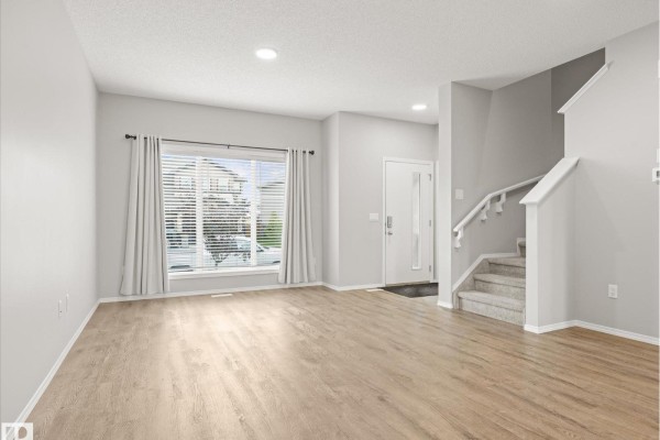 Family room - 103 South Creek Wd, Stony Plain, AB T7Z0J9 Photo 4