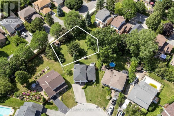 103 Spruce Street, Aurora, ON L4G3J6 Photo 2