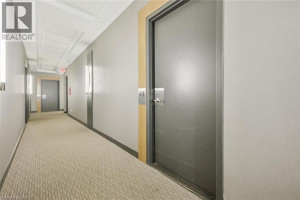 Living room - 1030 King Street W Unit# 418, Toronto, ON M6K3N3 Photo 5