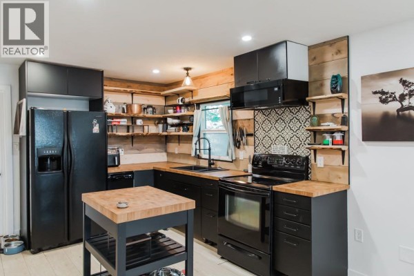 4pc Bathroom - 10306 106 Avenue, Grande Prairie, AB T8V1K4 Photo 3