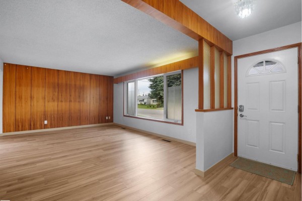 Kitchen - 10307 135 Av Nw, Edmonton, AB T5E1P3 Photo 3