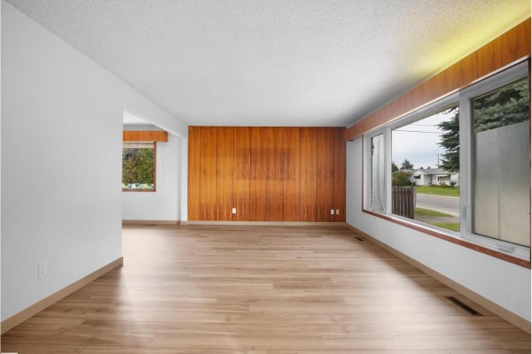 Den - 10307 135 Av Nw, Edmonton, AB T5E1P3 Photo 5