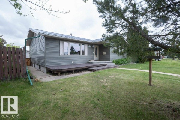 Kitchen - 10308 110 Av, Westlock, AB T7P1G2 Photo 3