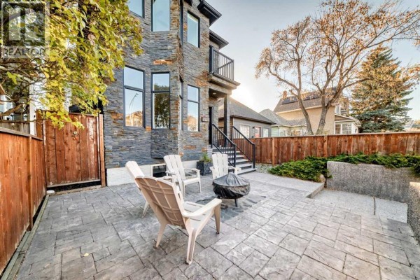 2pc Bathroom - 1031 19 Avenue Se, Calgary, AB T2G1M1 Photo 2