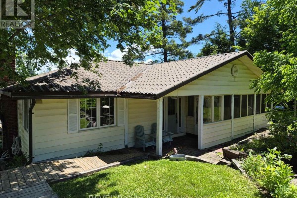 Kitchen - 1031 Butterfly Road, Muskoka Lakes, ON P0C1A0 Photo 2