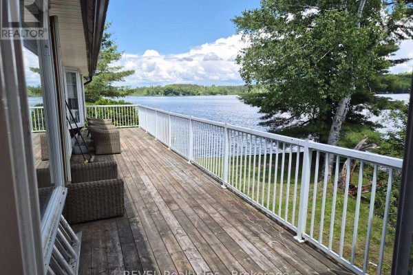 Den - 1031 Butterfly Road, Muskoka Lakes, ON P0C1A0 Photo 5