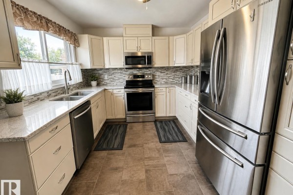 Kitchen - 10315 44 St Nw, Edmonton, AB T6A1V6 Photo 3