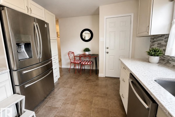 Primary Bedroom - 10315 44 St Nw, Edmonton, AB T6A1V6 Photo 4