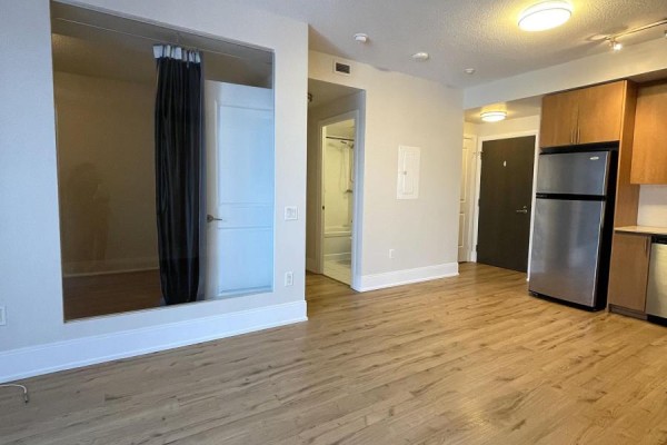 1032 - 560 Front Street W, Toronto, ON M1V1C1 Photo 3