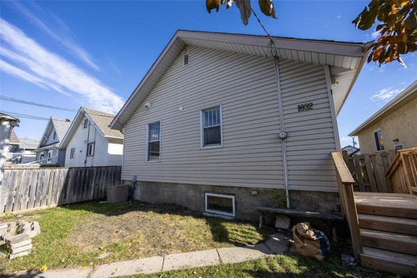 Den - 1032 Dominion Street, Winnipeg, MB R3G2P1 Photo 4
