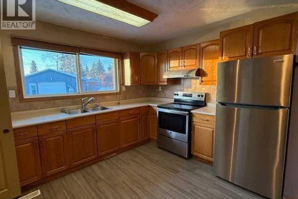 10323 98 Avenue, High Level, AB, photo 3