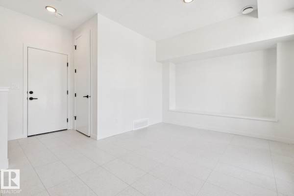 Den - 10329 Wadhurst Rd Nw, Edmonton, AB T5N1T1 Photo 4