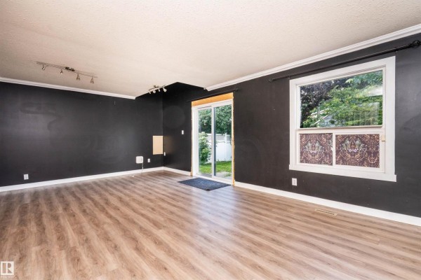 Den - 10330 76 St Nw, Edmonton, AB T6A3A7 Photo 4