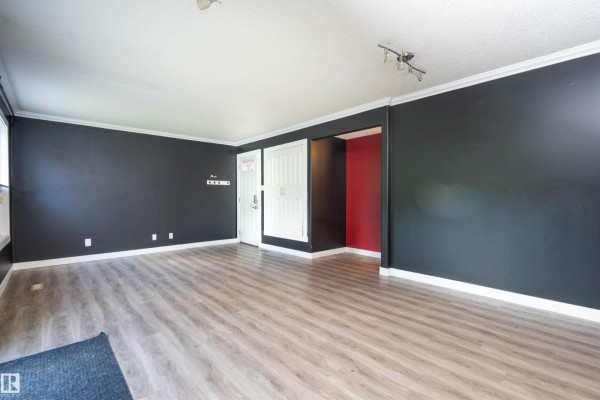 Primary Bedroom - 10330 76 St Nw, Edmonton, AB T6A3A7 Photo 5