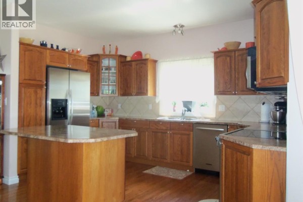 10330 83 Street, Peace River, AB, photo 2