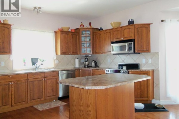 10330 83 Street, Peace River, AB, photo 3