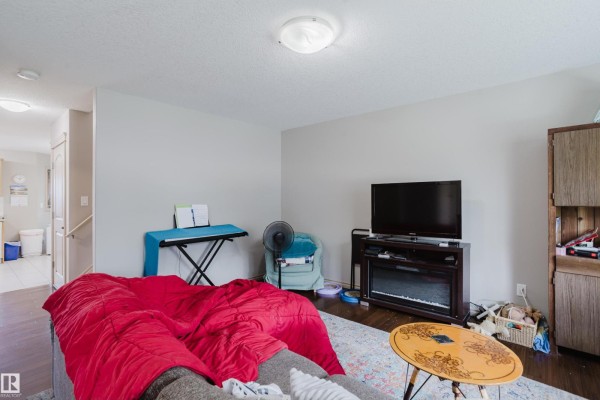 Bedroom 2 - 10334 161 St Nw, Edmonton, AB T5P3J3 Photo 5