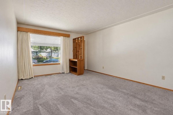 Family room - 10339 80 Street Nw, Edmonton, AB T6A3J3 Photo 4