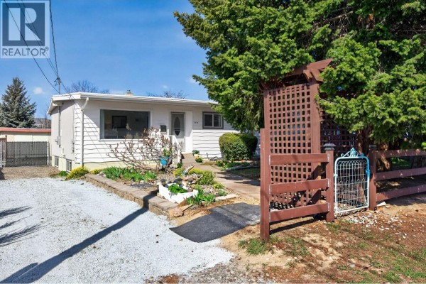 1034 Laroque Street, Kamloops, BC, photo 2