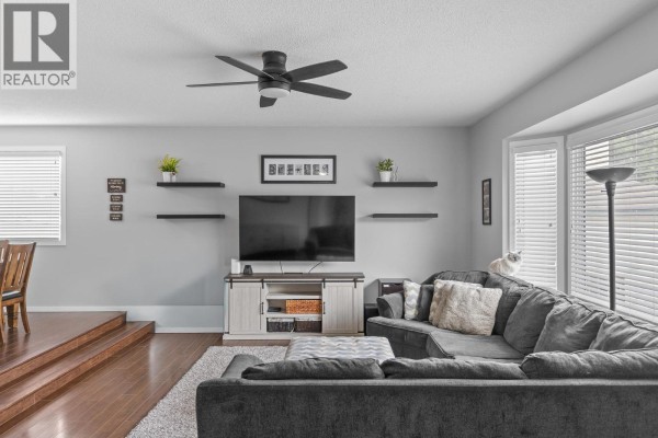 Full bathroom - 1035 Elwyn Road, Kelowna, BC V1X1P5 Photo 4