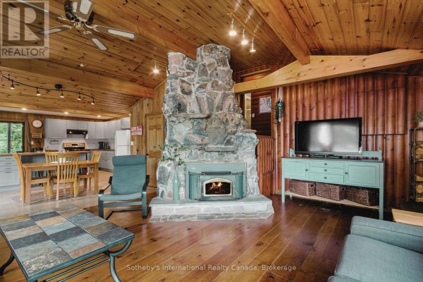 Living room - 10354 Go Home Lake Shore, Georgian Bay, ON P0C1H0 Photo 4