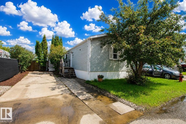 1036 Lakeland Cr, Sherwood Park, AB, photo 2