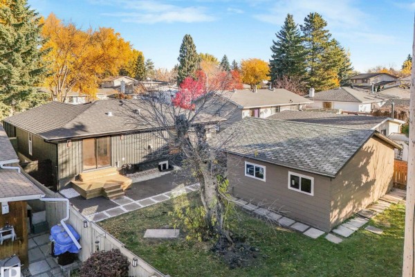 Kitchen - 1036 Moyer Dr, Sherwood Park, AB T8A1E6 Photo 3