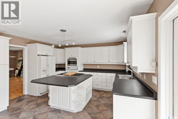 Kitchen - 1036 Osler Street, Saskatoon, SK S7N0T4 Photo 4